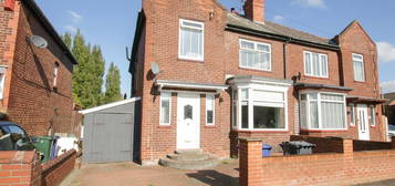 4 bed semi-detached house for sale