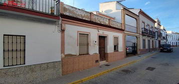 Casa adosada en Villamanrique de la Condesa