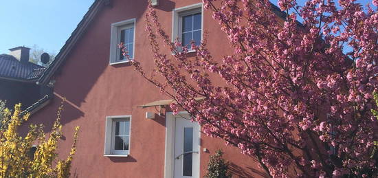 Freistehendes Einfamilienhaus mit gehobener Innenausstattung direkt am Feld u. dennoch stadtnah