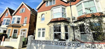 Flat to rent in Wickham Avenue, Bexhill-On-Sea TN39