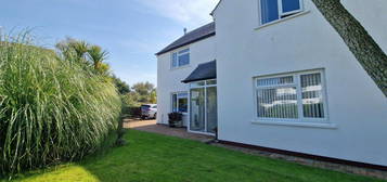 3 bed detached house for sale