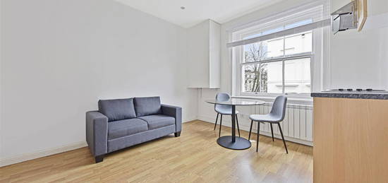 Flat to rent in Devonshire Terrace, Paddington W2