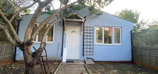 1 bedroom detached house to rent