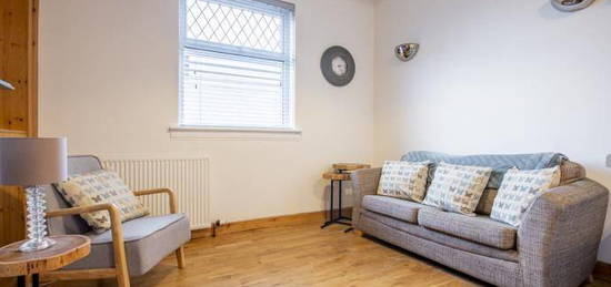 Flat to rent in Piersfield Terrace, Edinburgh EH8