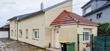 Maison individuelle avec jardin et garage