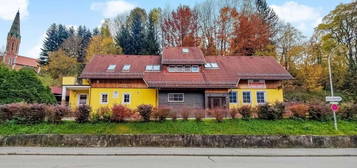 Charmantes Haus mit Renovierungspotenzial und Gastronomie-Genehmigung.