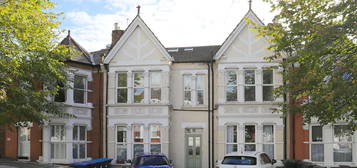 Flat for sale in Palmerston Crescent, London N13