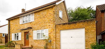 Detached house to rent in Bishops Rise, Hatfield AL10