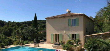 Villa 5 pièces 230 m²