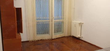 Vand apartament cu 2 camere