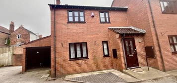 Mews house to rent in Royal Oak Court, Louth LN11