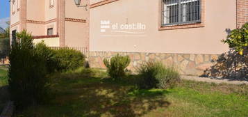 Casa adosada de alquiler en Don Antonio de la Cueva, La Adrada 