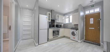 3 bed flat to rent