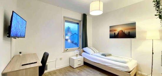 Renoviertes WG-ZIMMER (12 qm) in Wohngemeinschaft ab sofort! TV, WaMa, Highspeed-Internet inklusive!