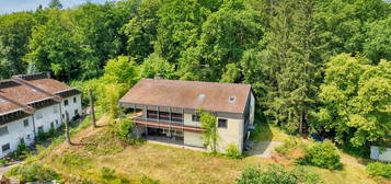 Wunderschönes Hanggrundstück mit gigantischer Aussicht und großzügigem Bestandshaus.