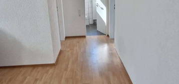 Eine schöne helle modernisierte 4 Zimmer, Küche und Bad Wohnung erwartet Sie in Waldrandlage