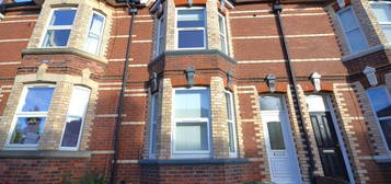 6 bedroom terraced house to rent