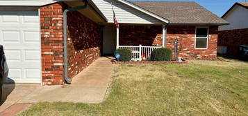 4302 Rampart St, Enid, OK 73703