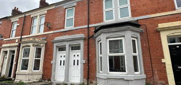 3 bed flat to rent