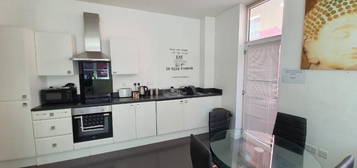 2 bed flat to rent