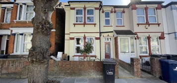 3 bed flat to rent