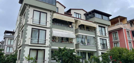 ATATÜRK MAHALLESİ MERKEZİ KONUM 220 M2 4.5+1 DAİRE