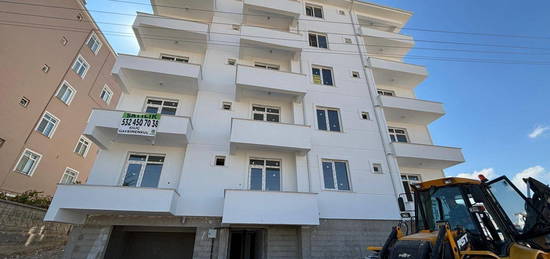 YAYLA EMLAK'TAN  APARTLAR BLGESNDE SIFIR ARA KAT  SATILIK 1+1 APART