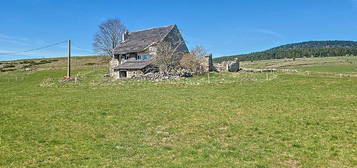 Maison en pierre a rénover avec 1h7 de terrain