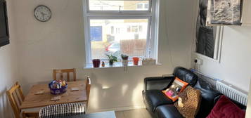 5 bed terraced house to rent