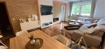 Schöne 2,5-Zimmer-Wohnung mit gehobener Innenausstattung mit Balkon und Einbauküche in Essen