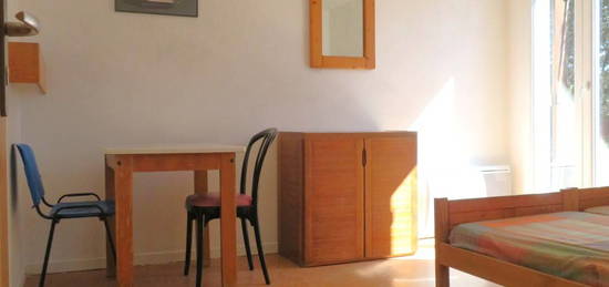 Studio meublé  à louer, 1 pièce, 18 m², Étage 1/1