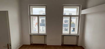 2er-WG möglich / HELLE 85 m² Altbaumiete /  2 Zimmer plus kleines Kabinett / ( Top 50-52 )