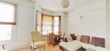 2 bed flat to rent