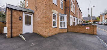 1 bedroom detached house