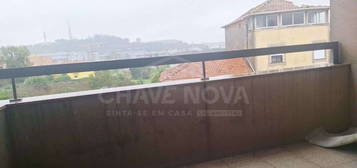 Apartamento T2 Varanda Garagem Piso 2 Oliveira Douro junto Colégio