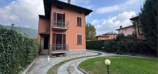 Villa in vendita a Eupilio