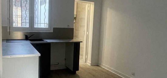 Studio  à vendre, 1 pièce, 28 m², Étage –/4