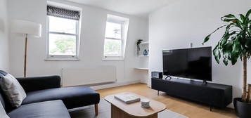 Flat to rent in Kensington, London W14