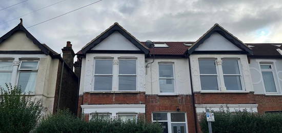 Maisonette to rent in Norfolk Road, Colliers Wood, London SW19