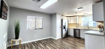 245 S 56th St #43, Mesa, AZ 85206