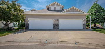 152 NE Cove Rise, Chestermere, AB T1X 1S7