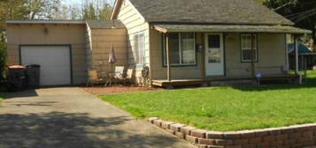 652 NW 10th St, McMinnville, OR 97128