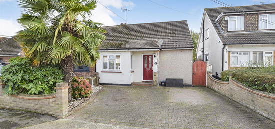 Semi-detached bungalow for sale in Clifton Avenue, Benfleet SS7