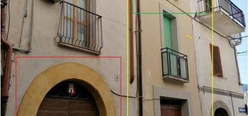 Appartamento su due piani all'asta in via Cotilia, 4