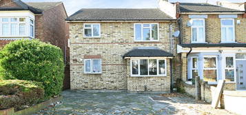 Flat for sale in Mawney Road, Romford RM7