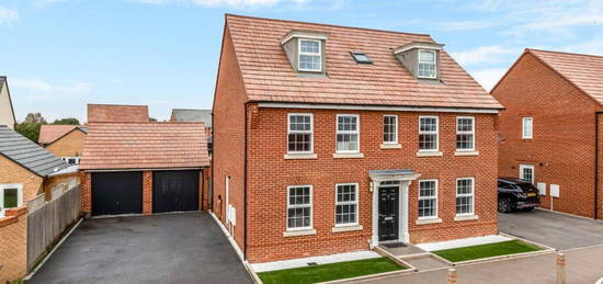 5 bedroom detached house for sale