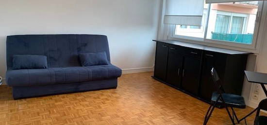 Studio meublé  à louer, 1 pièce, 29 m², Étage 0/5