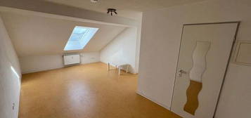 Großzügige 1-Zimmer-Dachgeschoss-Wohnung im Zentrum mit  Aufzug, Stellplatz