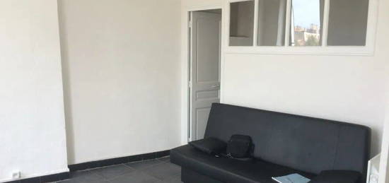 Studio meublé  à louer, 1 pièce, 33 m², Étage 1/–