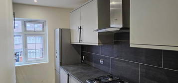 3 bedroom flat to rent